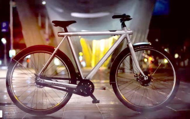 Vanmoof electric bike with an anti-theft tracking system