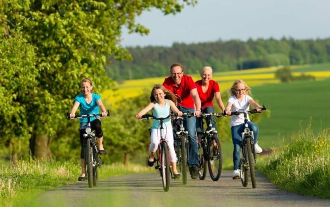Family Biking Fun as the featured image for Townie Go! 8D EQ Step-Thru Post.