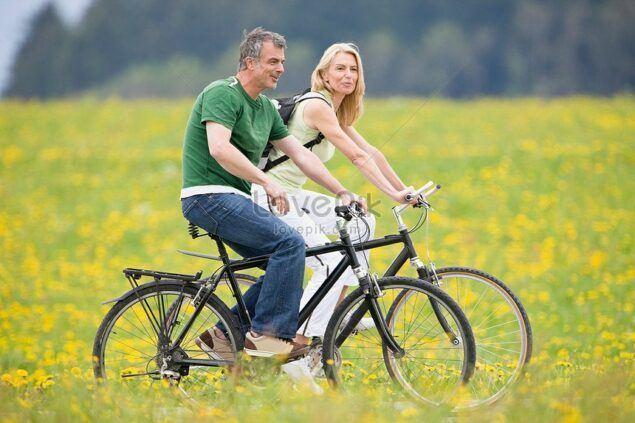 Cycling Couple as the featured image for Around the Block - The Best Affordable City Electric Bike post.