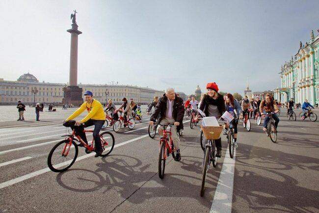 Cycling in St Peterburg as the featured image for TESGO CLIMBER - The Best Affordable Electric City Bike post.