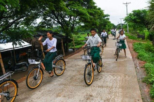 Cycling Myanmar Students as the featured image for HILAND ROCKSHARK E-Bike for a Tall Guy post.