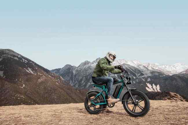 Take a touring trip with ENGWE M20 90-mile range moped e-bike for exploring the neighborhood during your vacation.