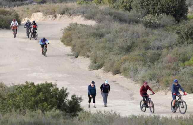 Many trails in Laguna are shared by cyclists and hikers. Turn signals help communicate your rides clearly, preventing accidents or close calls on busy paths. 